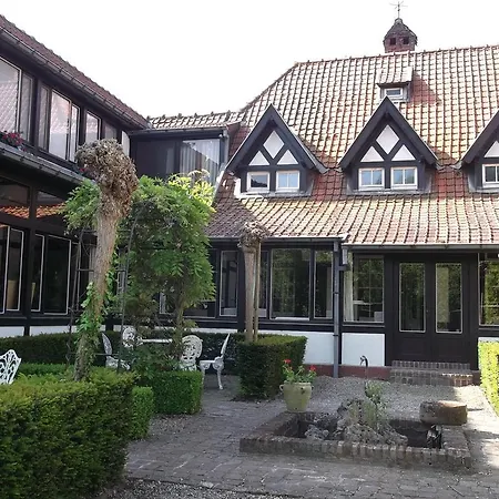 Kasteelhof 't Hooghe מלון 3*